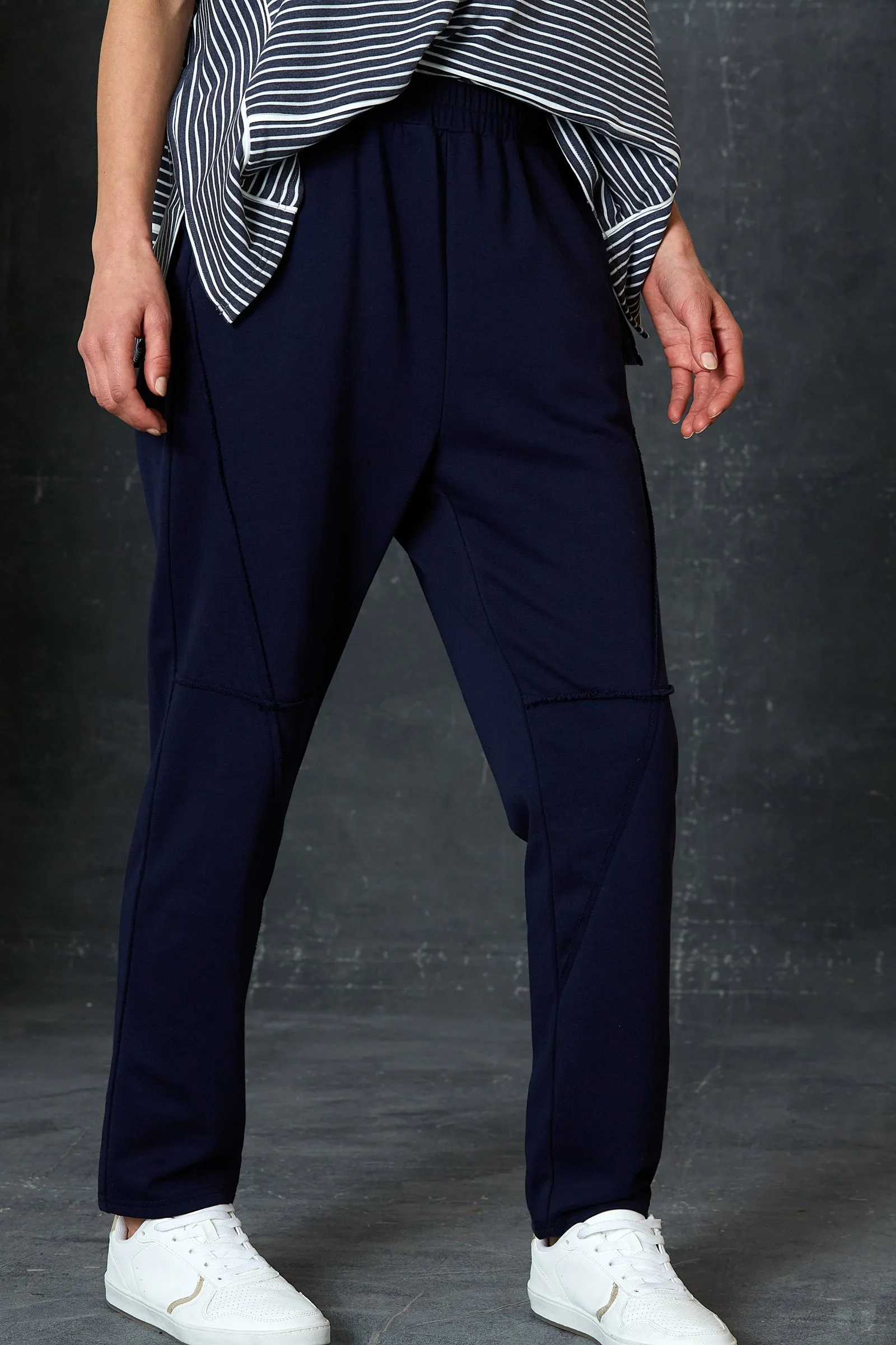 Eb & Ive Arrival seam detail sweat pant in Navy