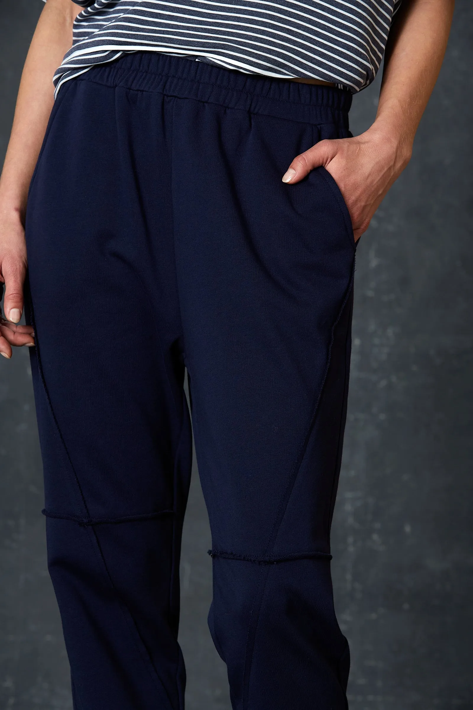 Eb & Ive Arrival seam detail sweat pant in Navy