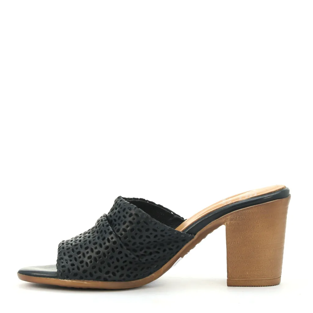 STAPLE LEATHER SLIDE SANDALS
