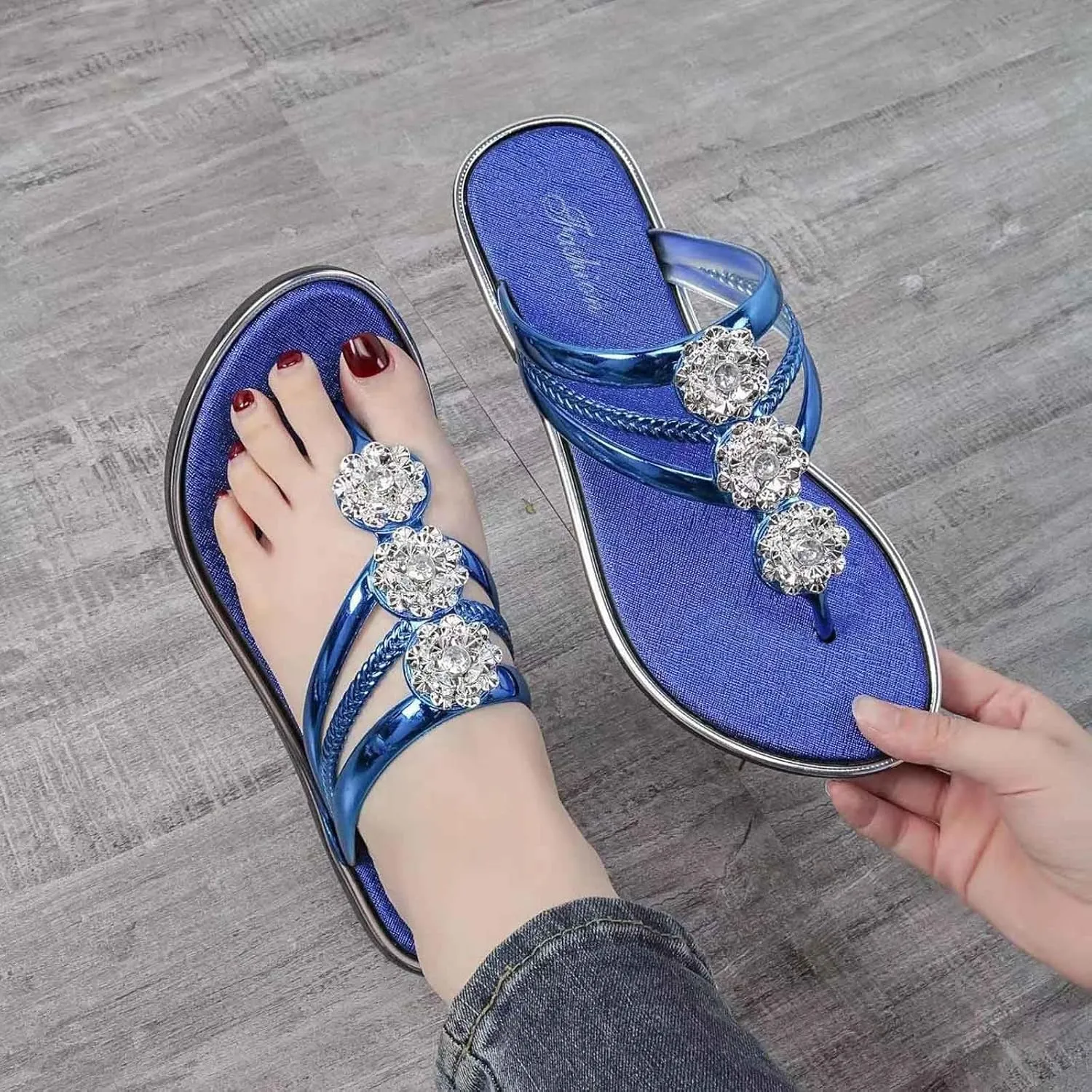 Stylish Women's Slippers for Relaxation Beach Outdoor Casual Use Thong Design Summer Flat Sandals Comfortable and