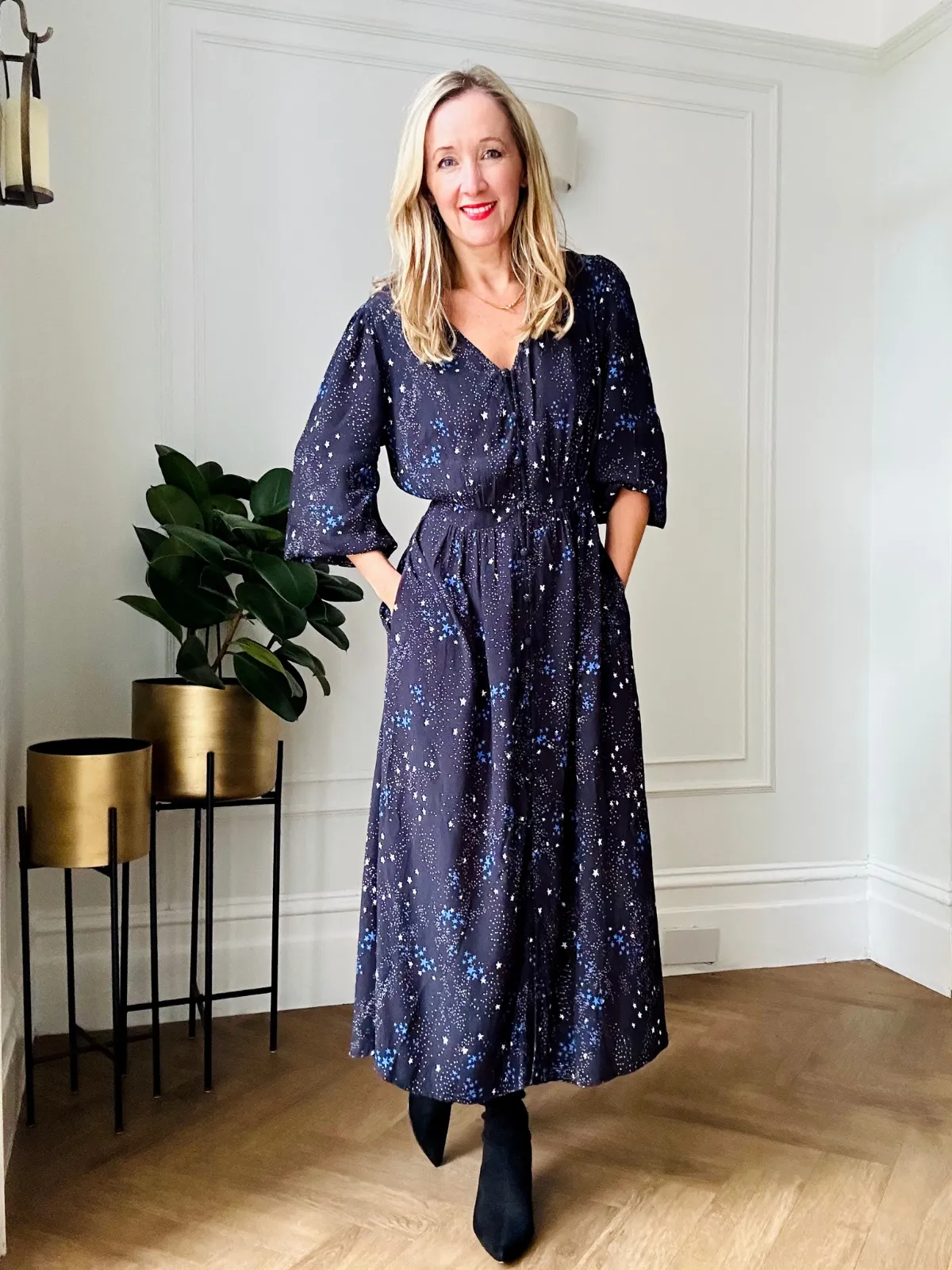 Susanne - V Neck Button Dress - Star Print