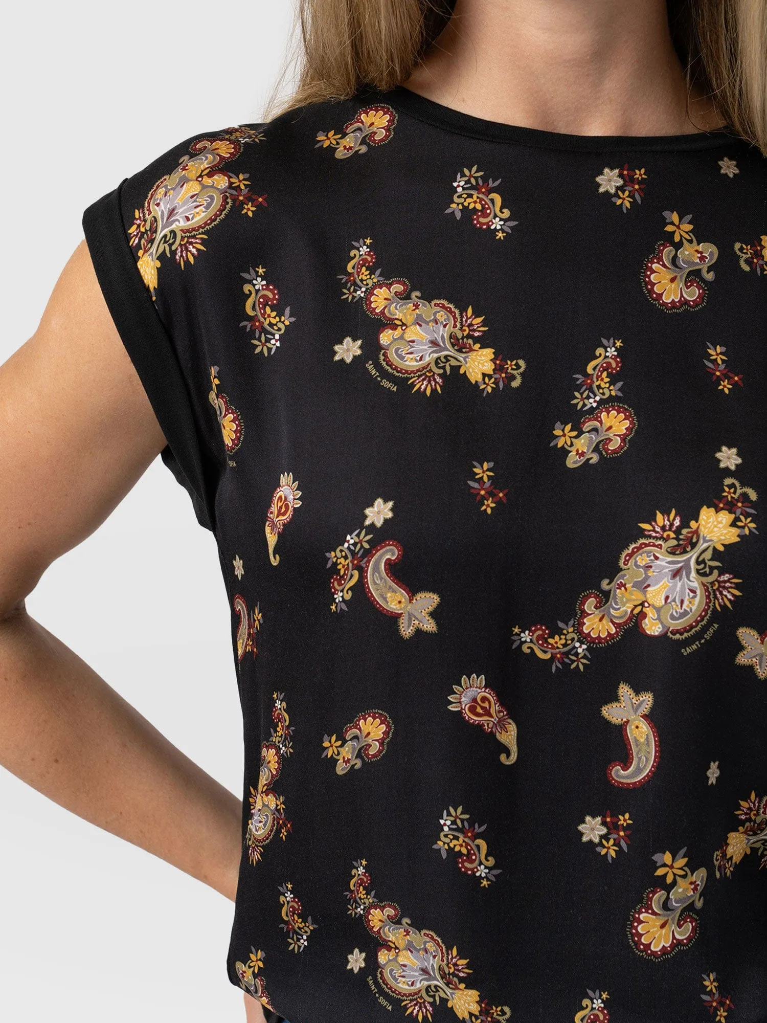 Turn Up Contrast Tee - Black Paisley